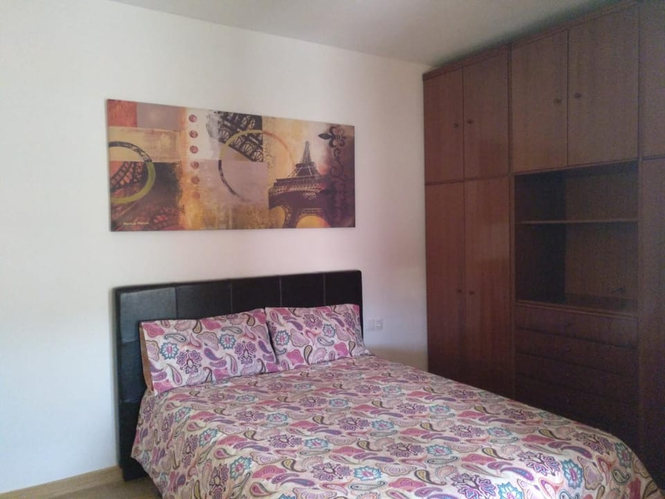 Photo of the whole room, Decorative detail