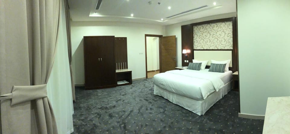 Bed, Photo of the whole room, wardrobe