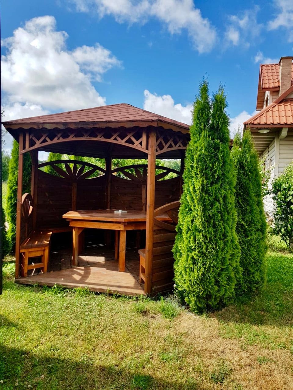 Property building, Patio, Day, Natural landscape, Garden, Garden view