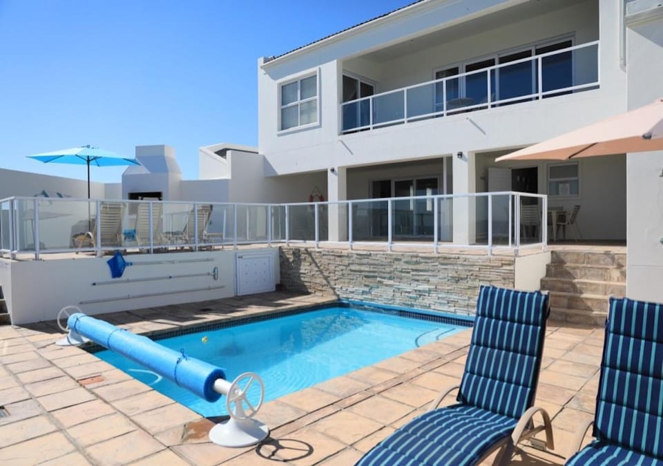 Patio, Swimming pool, Swimming pool