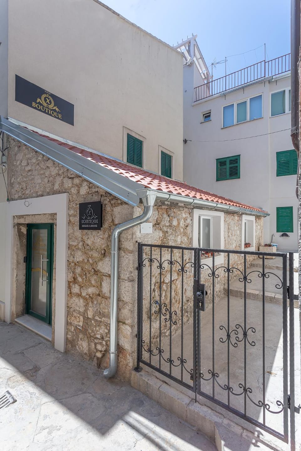 Property building, Facade/entrance