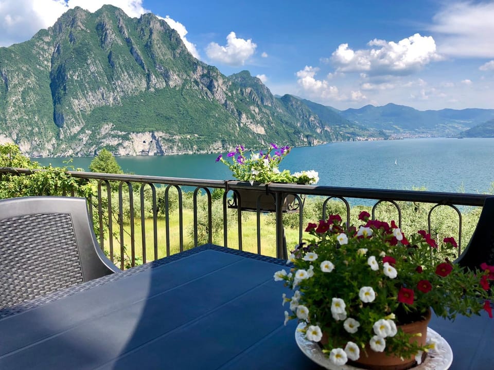 Balcony/Terrace, Lake view, Mountain view