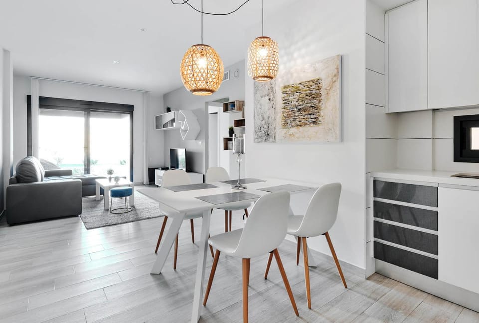 TV and multimedia, Living room, Seating area, Dining area