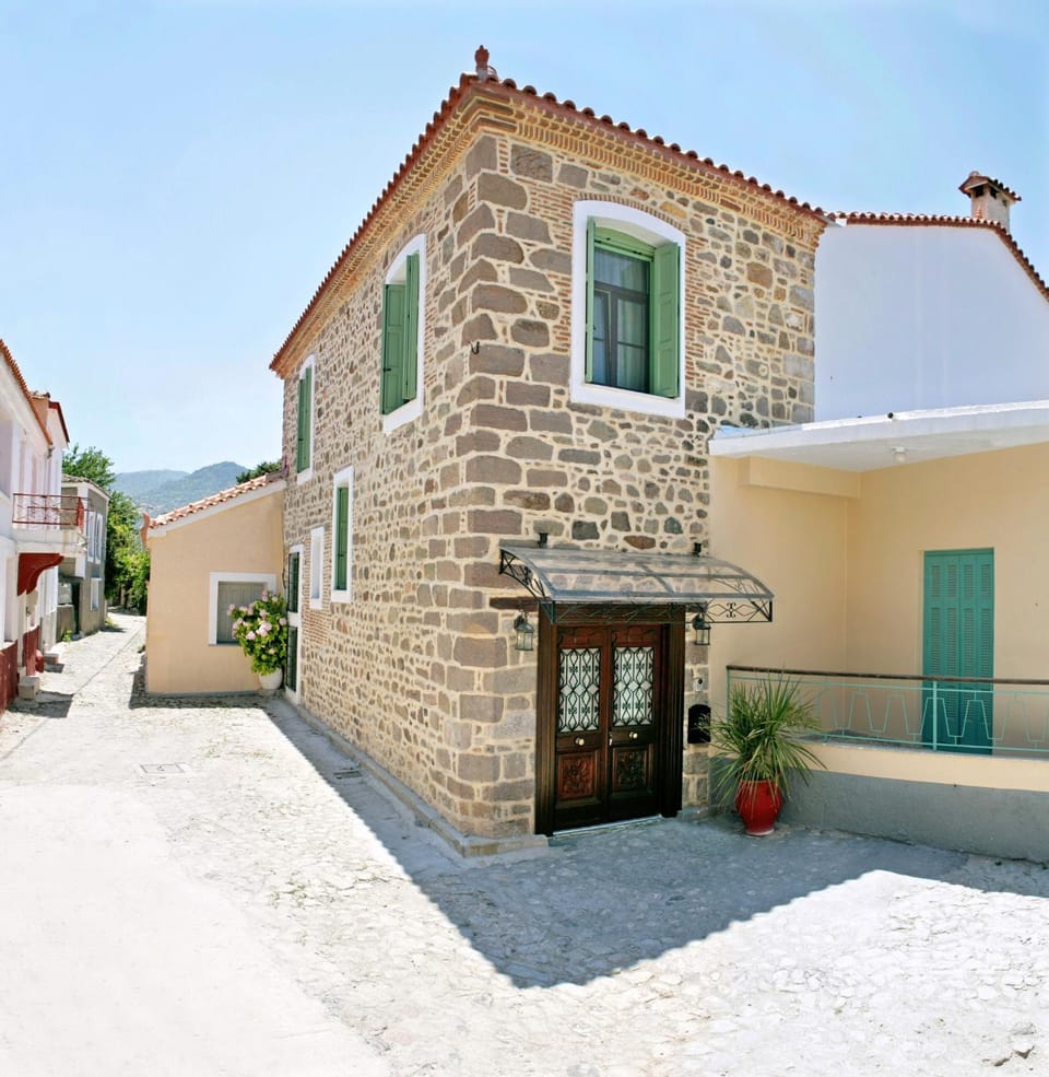 Facade/entrance