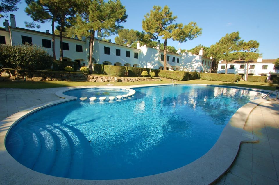 Facade/entrance, Swimming pool
