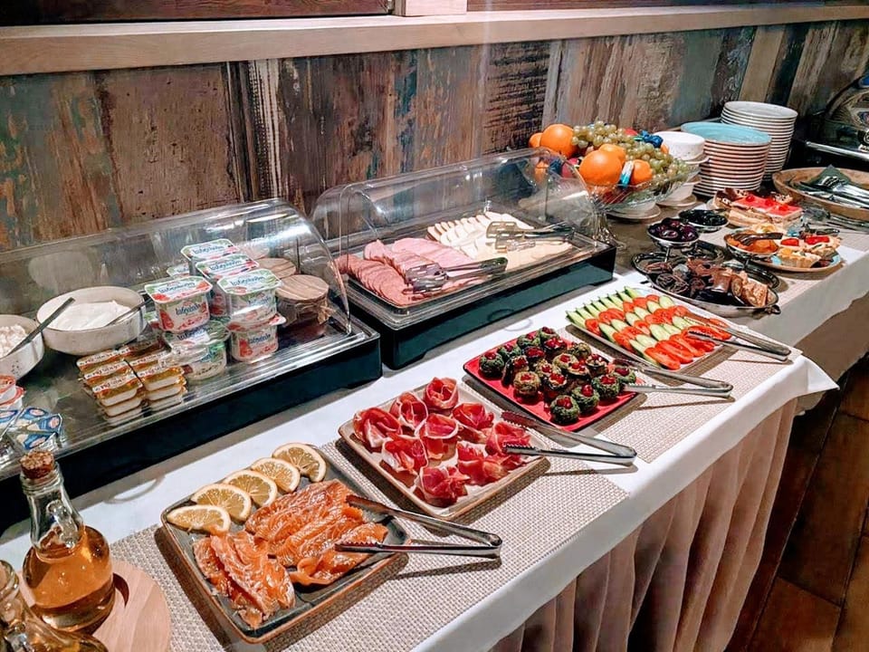 Food and drinks, Food, Breakfast, Continental breakfast, Buffet breakfast