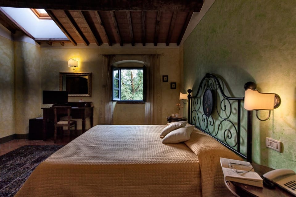 Bed, View (from property/room), Photo of the whole room, Bedroom