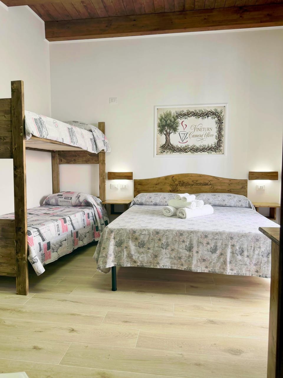 Bed, Photo of the whole room, bunk bed