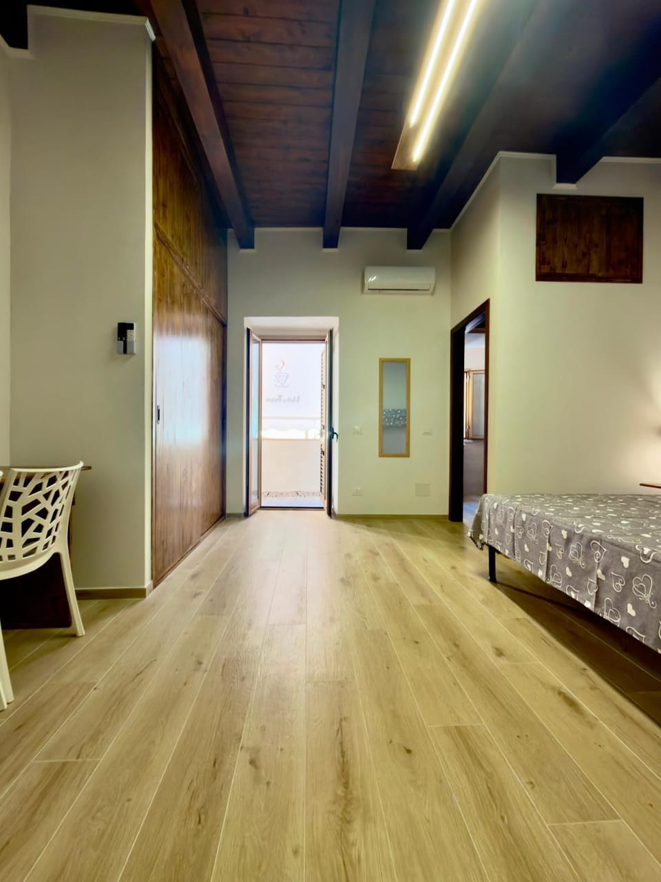 Photo of the whole room, Bedroom