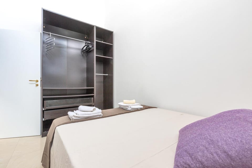 Bed, Photo of the whole room, Bedroom, towels, wardrobe
