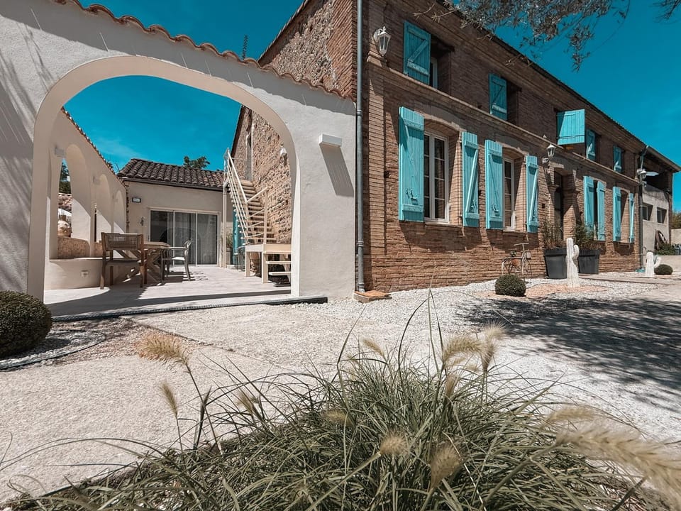 Property building, Patio, Dining area