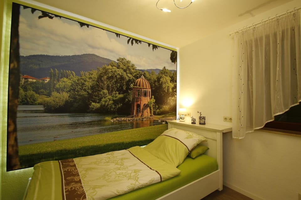 Photo of the whole room, Decorative detail