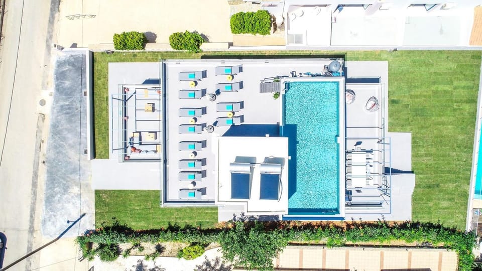 Property building, Day, Bird's eye view, Floor plan, Pool view, sunbed