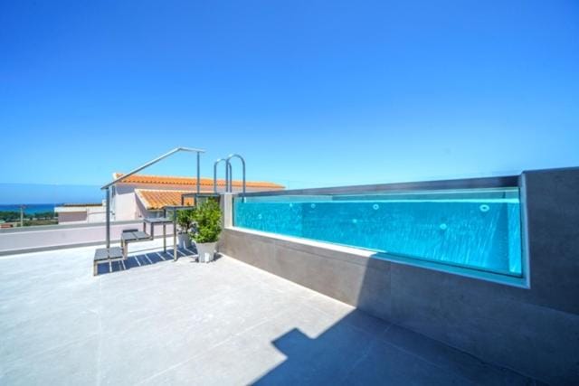 Hot Tub, Swimming pool