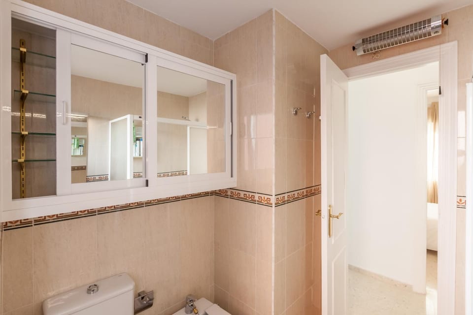 TRIANA WITH FREE PARKING Apartment in Seville