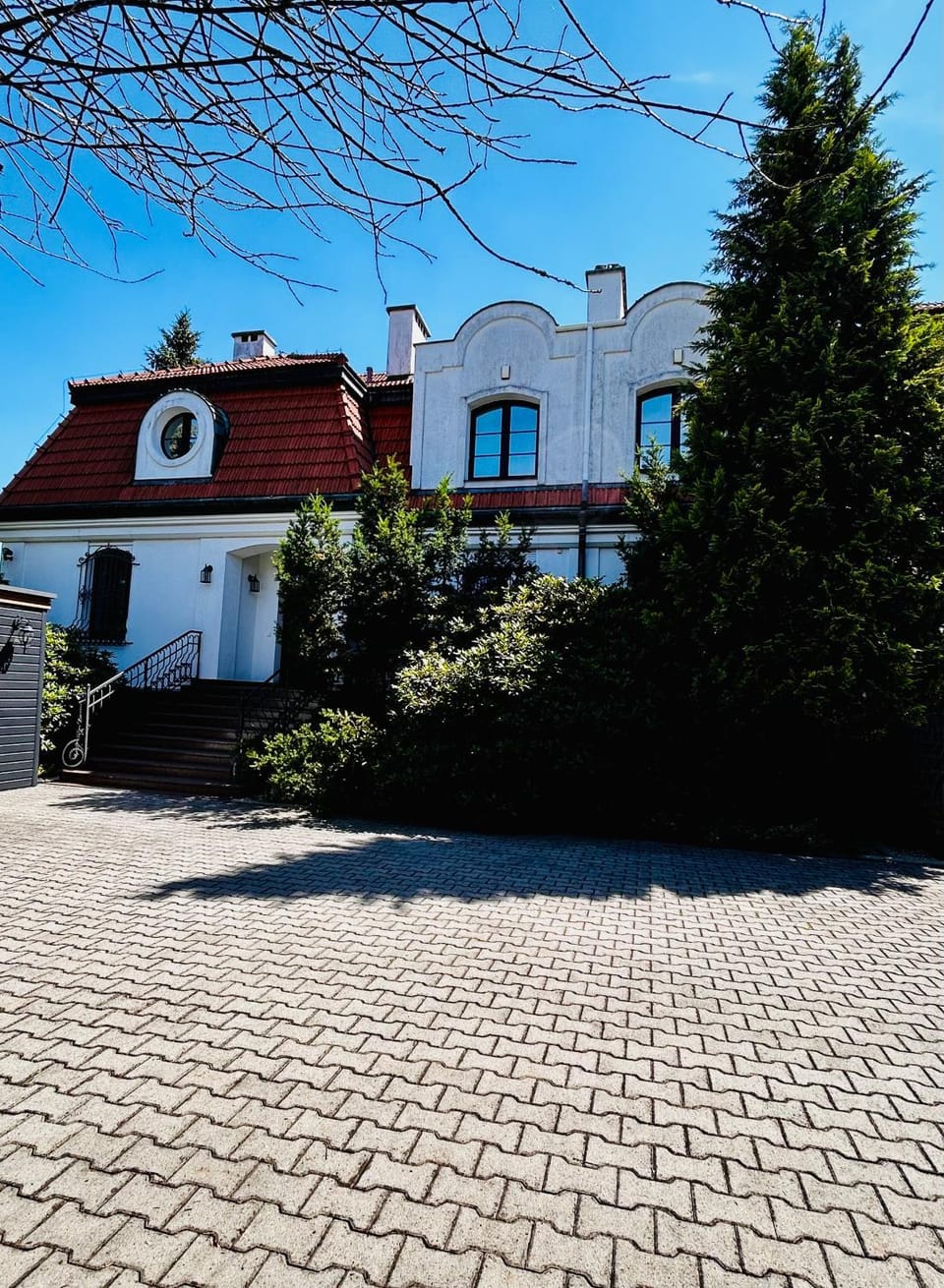 Property building, Day