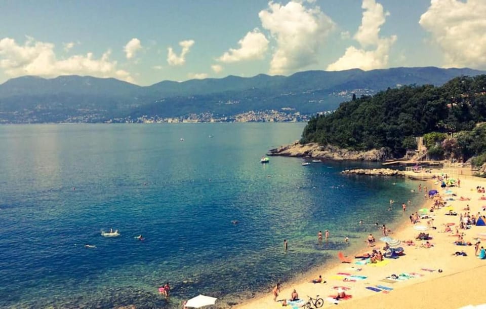 Restaurant/places to eat, Neighbourhood, Natural landscape, Fitness centre/facilities, Beach, Swimming pool
