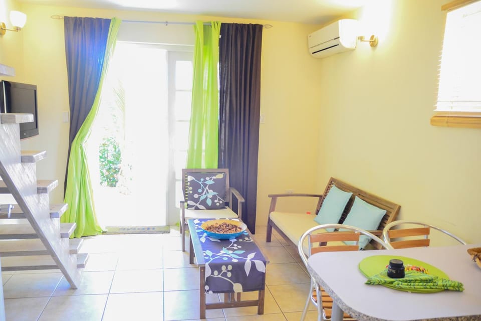 Patio, Garden, Kitchen or kitchenette, Living room, Dining area, Swimming pool, Swimming pool