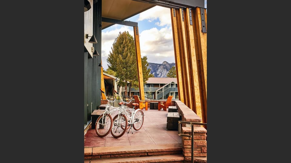 Property building, Facade/entrance, Cycling
