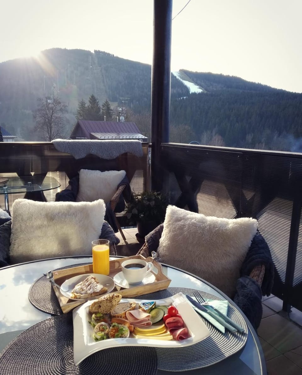 Balcony/Terrace, Balcony/Terrace, Food and drinks, Food, Mountain view, Breakfast, Continental breakfast, Buffet breakfast, Sunrise, Sunset