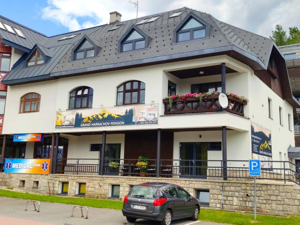 Property building, Facade/entrance