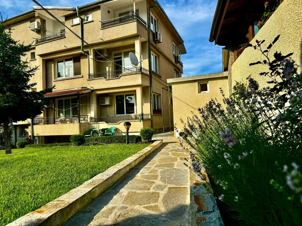 Guestrooms Stoyanovi Bed and Breakfast in Burgas Province