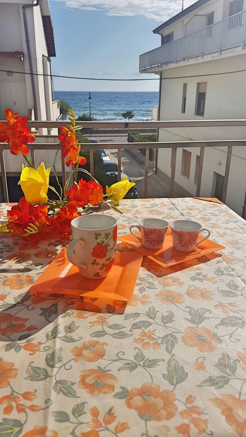 Property building, Balcony/Terrace, Landmark view, Sea view, Street view