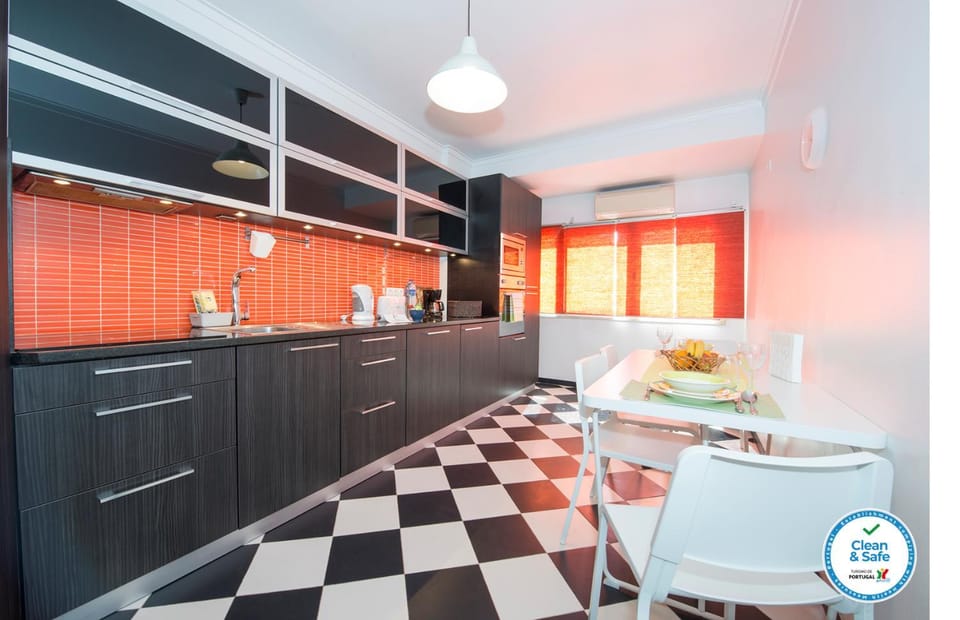 Kitchen or kitchenette, Dining area, stove