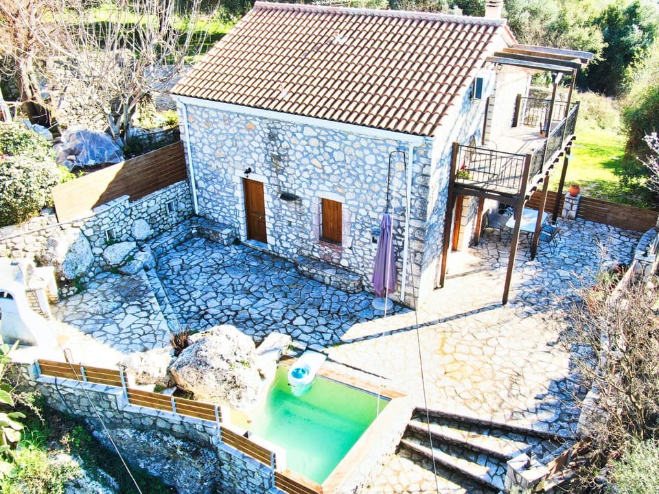 Facade/entrance, Bird's eye view