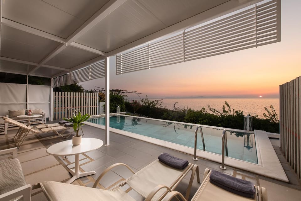 Balcony/Terrace, Sea view, Swimming pool