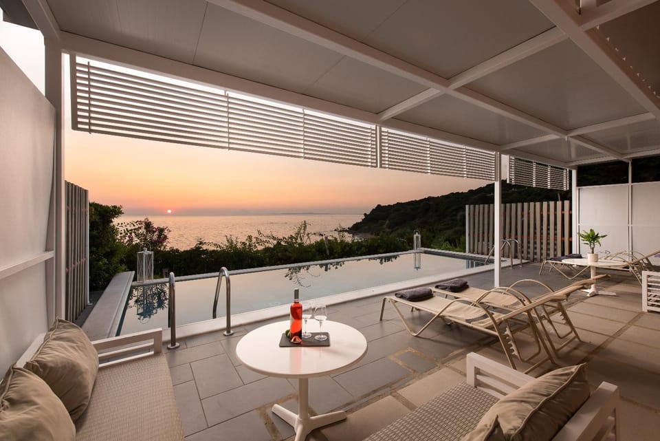 Natural landscape, Balcony/Terrace, Seating area, Sea view, Swimming pool, sunbed