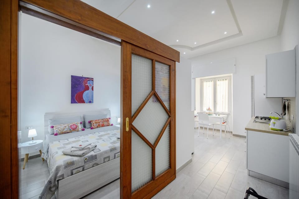 Bed, Kitchen or kitchenette, Dining area, Bedroom