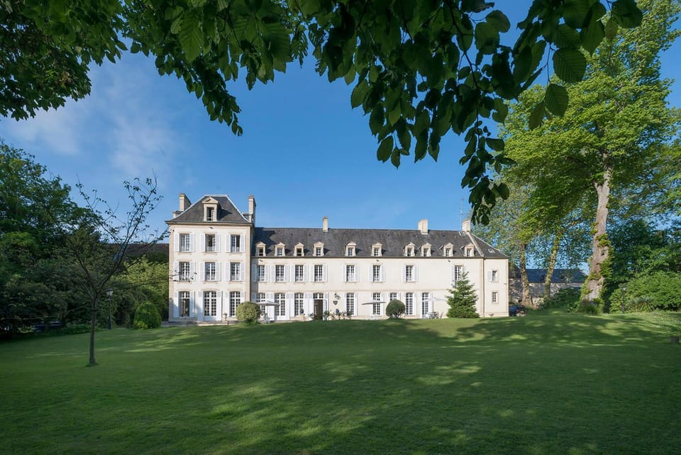 Property building, Facade/entrance, On site, Landmark view