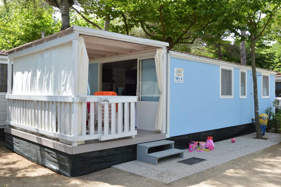 Facade/entrance, Quiet street view