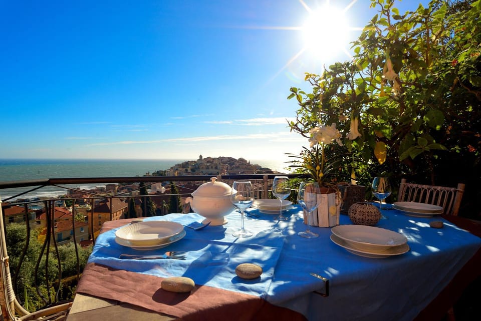 View (from property/room), Balcony/Terrace, Dining area, Sea view