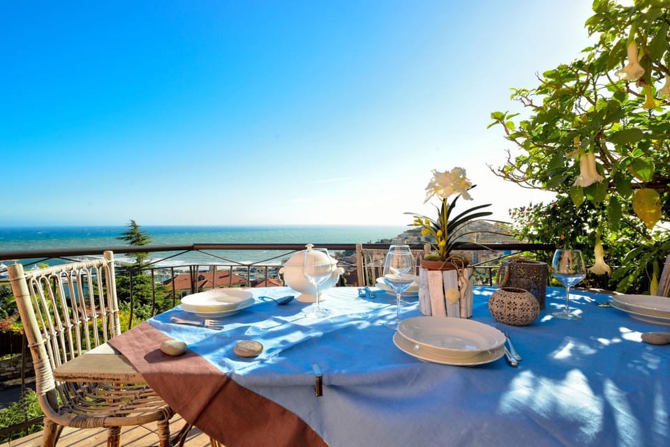 Facade/entrance, Bird's eye view, Balcony/Terrace, City view, Sea view