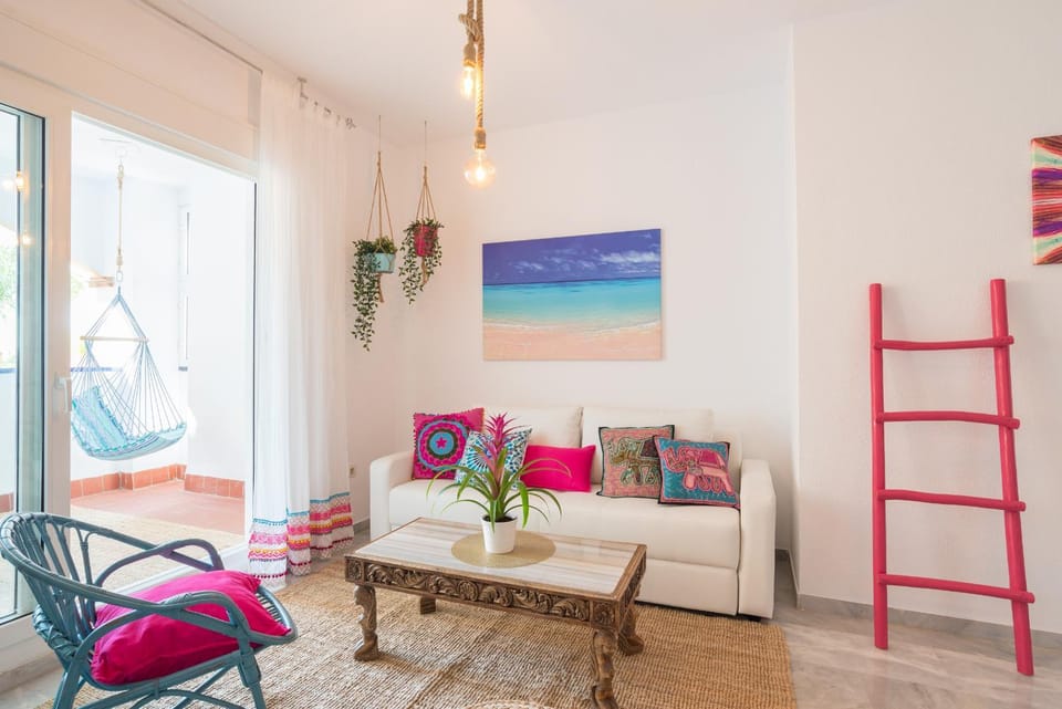 BOHO CHIC- Beachfront - Free bikes - Salt water pool Apartment in Torremolinos