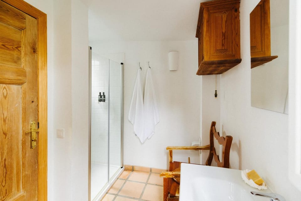 Shower, Bathroom, towels