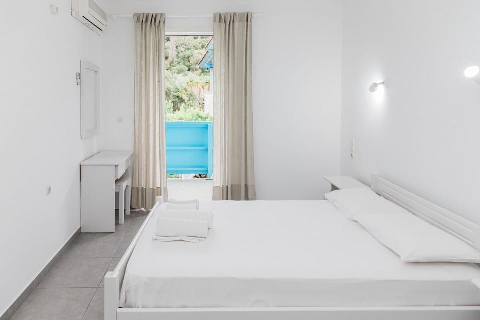 View (from property/room), Photo of the whole room