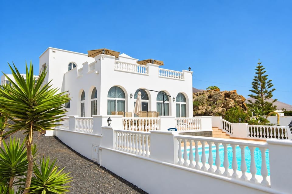 Casa Alba - By AZ Rentals Villa in Isla de Lanzarote