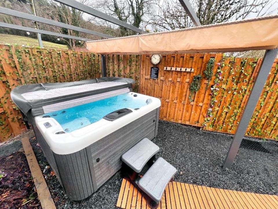 Hot Tub, Spa and wellness centre/facilities