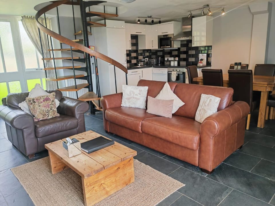 Living room, Seating area, kitchen