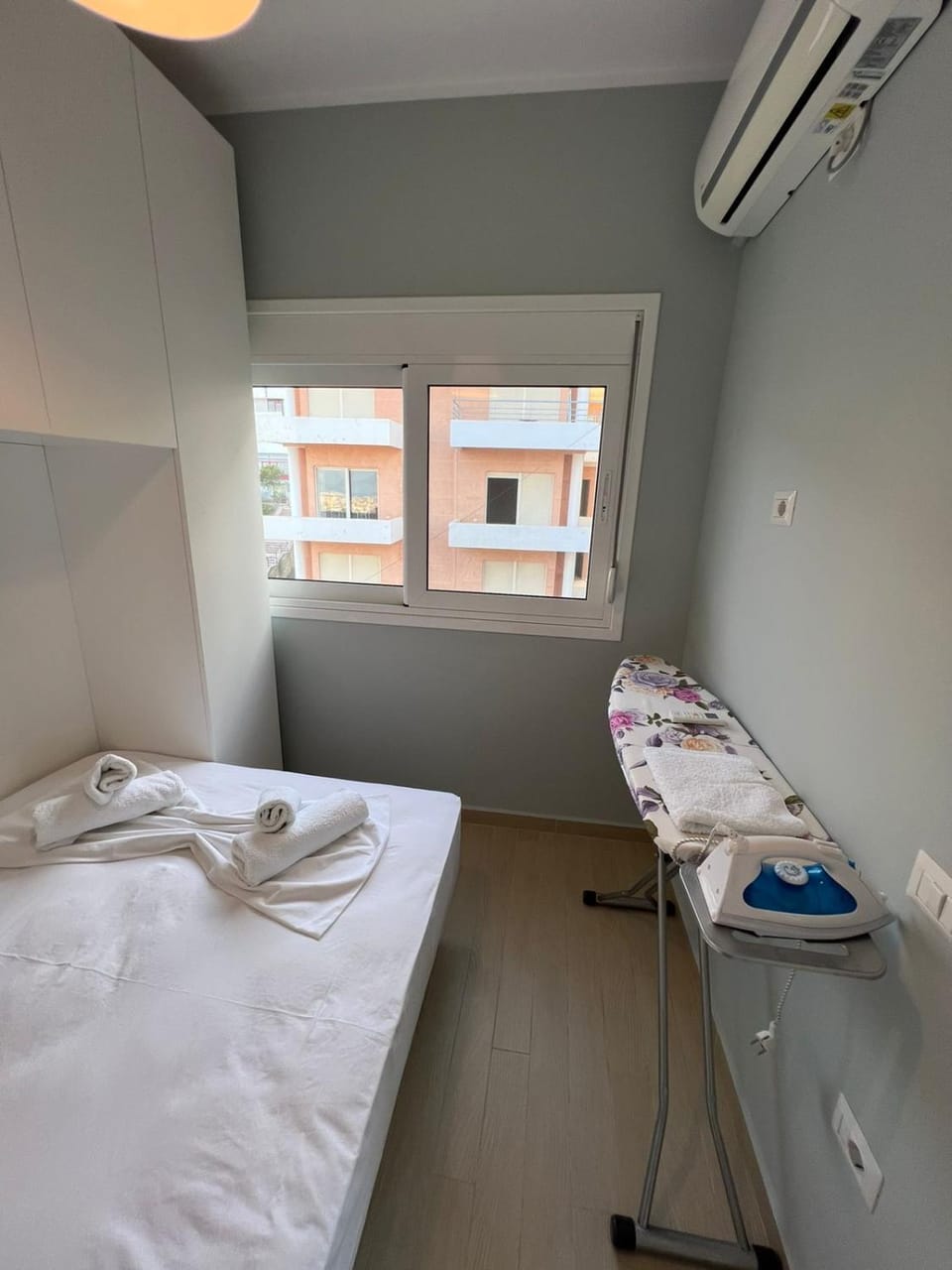 Photo of the whole room, Bedroom, air conditioner