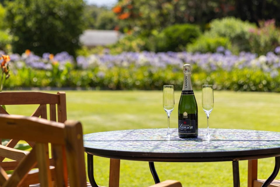 Bon Villas B&B Bonville - Adults Only, Pet Friendly Accommodation Bed and Breakfast in Coffs Harbour