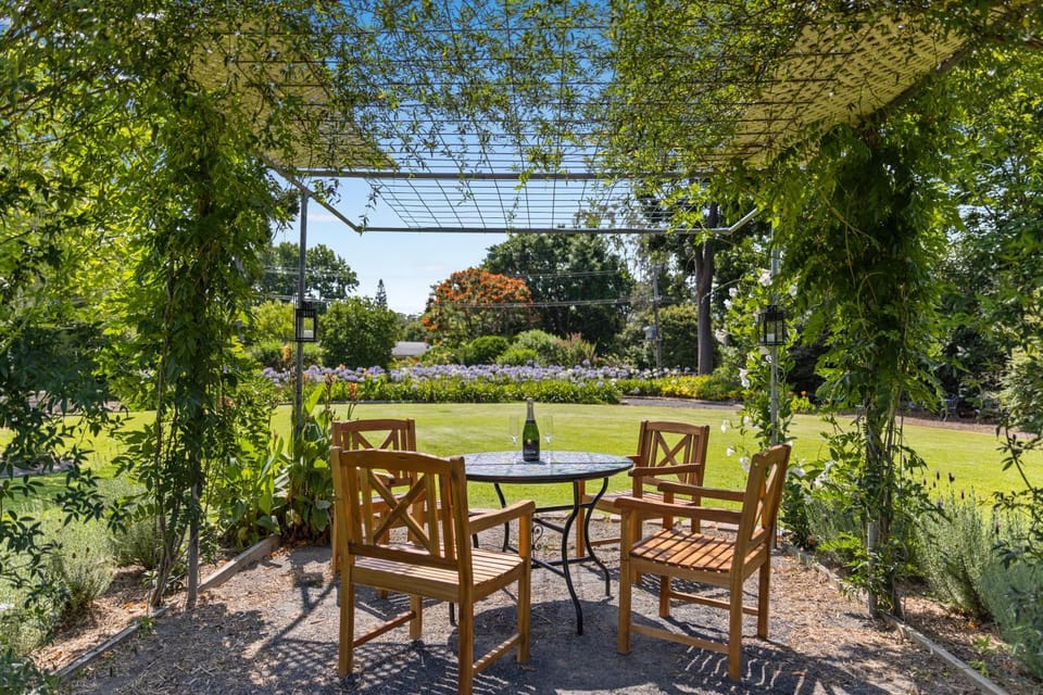 Bon Villas B&B Bonville - Adults Only, Pet Friendly Accommodation Bed and Breakfast in Coffs Harbour