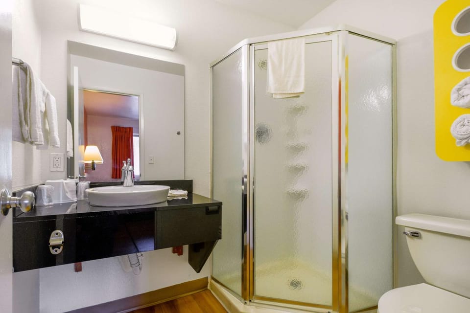 Photo of the whole room, On site