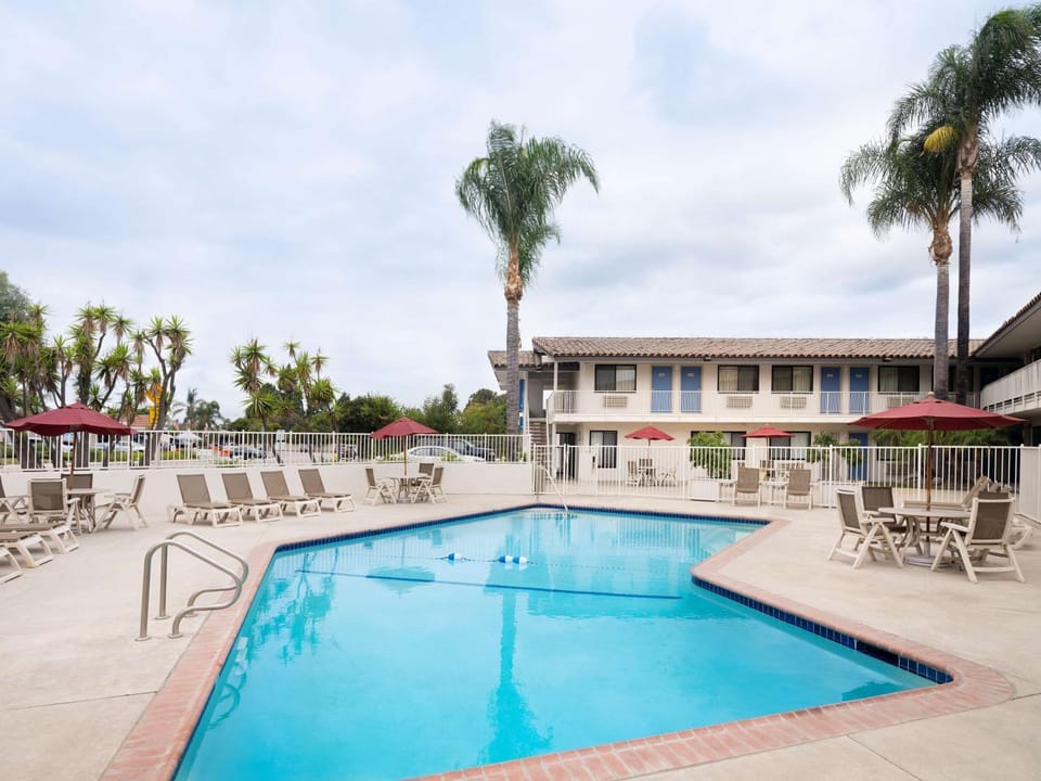 Activities, On site, Pool view, Swimming pool, Swimming pool