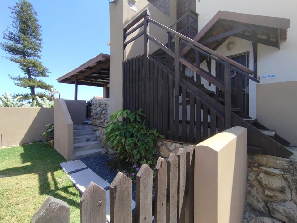 Property building, Facade/entrance, Garden