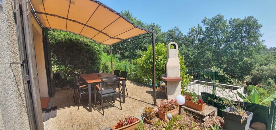 Saint Raphael - Appartement dans villa au calme à Valescure y- Prix inchangés House in Saint-Raphael