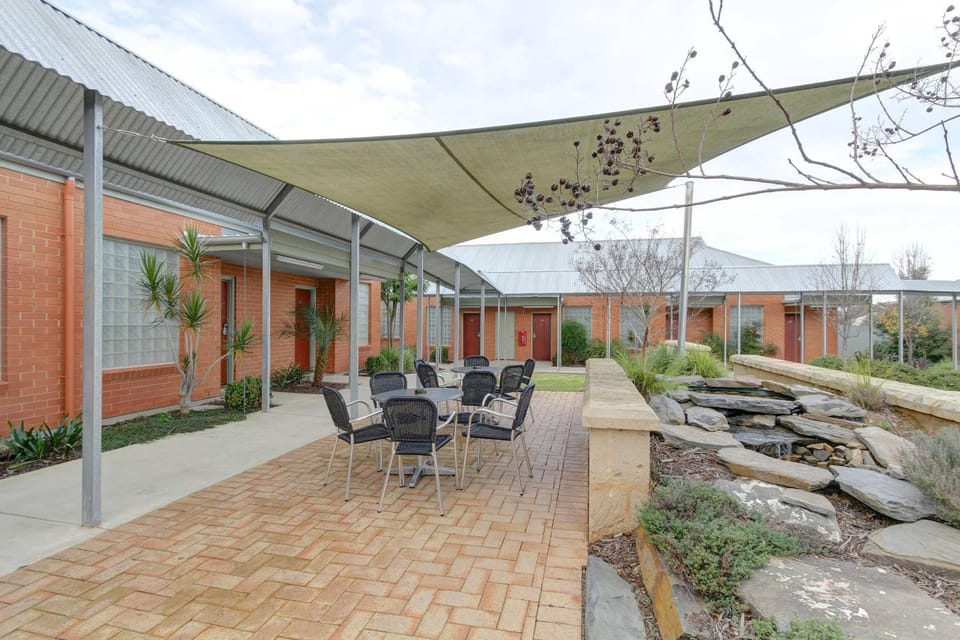 Patio, Area and facilities
